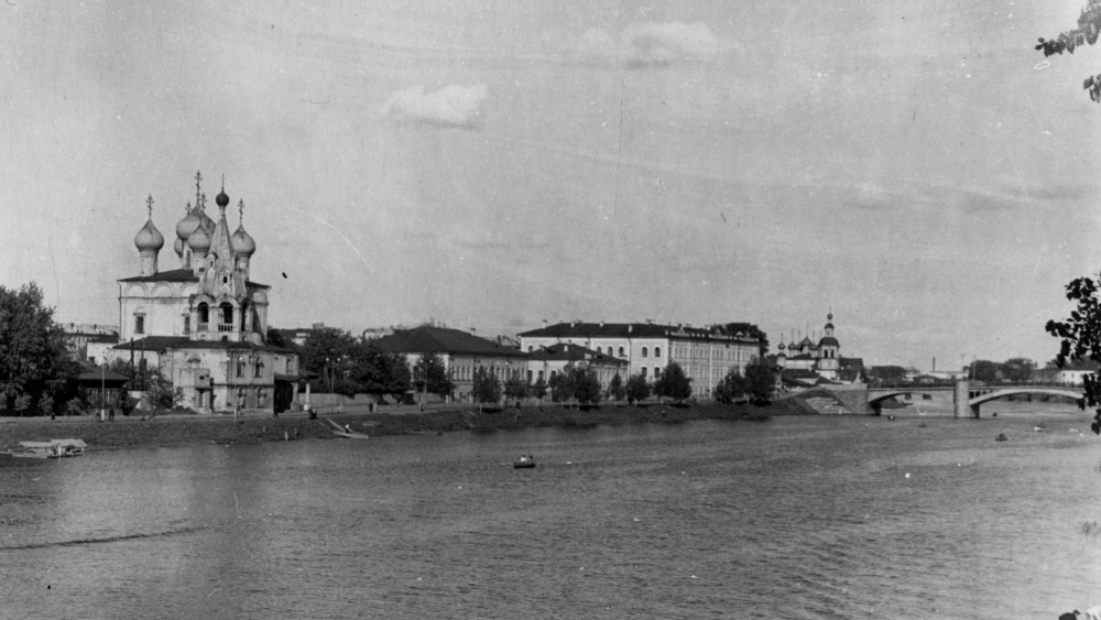 Река Вологда. Слева – церковь Иоанна Златоуста. Фото из архива семьи Астафьевых